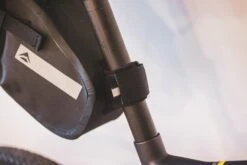 BOLSA SILLIN GRAVEL MERIDA IMPERMEABLE NEGRO 11 BOLSA SILLIN GRAVEL MERIDA IMPERMEABLE NEGRO -MERIDA Tienda de ventas bolsa sillin gravel merida impermeable negro 3